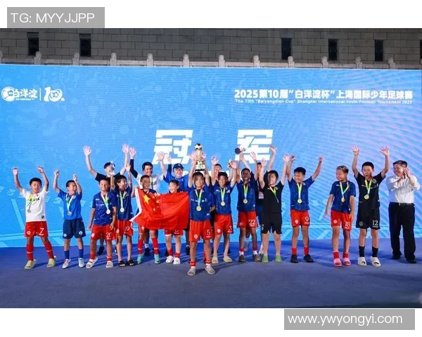上海足球队在锦标赛中的经验与表现分析与点评